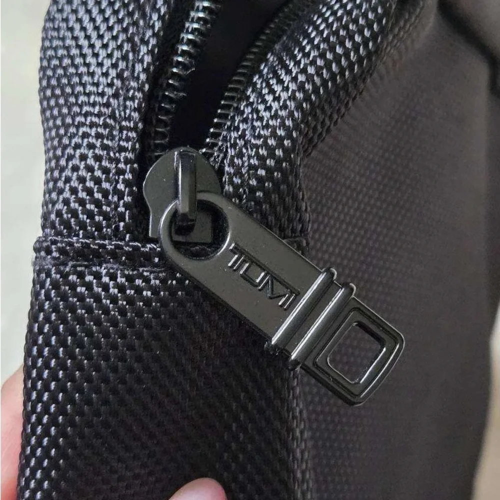 TUMI Black Travel Bag Toiletries Cosmetics